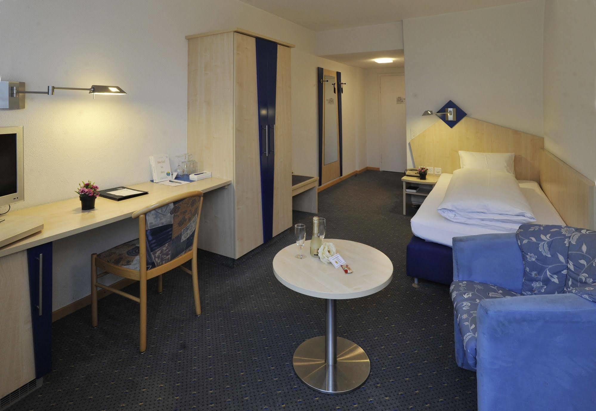 Hotel Blumenstein Self-Check In Фрауэнфельд Экстерьер фото